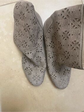 Baldinini Trend Taupe Beige Laser-Cut Leather Made in Italy Ankle Boots size 39